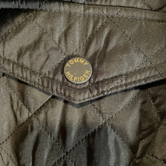 NWT Tommy Hilfiger Women’s Black Quilted Jacket size L - Picture 5 of 10
